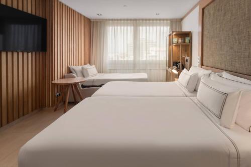 Habitación Meliá del hotel Melia Madrid Princesa. Foto 3