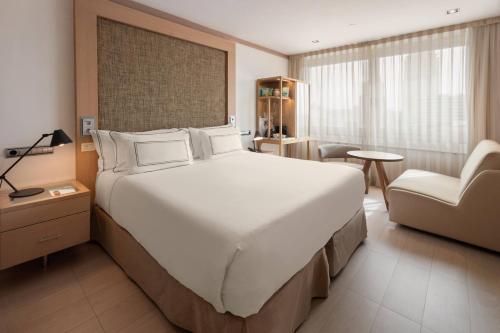 Habitación Deluxe del hotel Melia Madrid Princesa. Foto 2