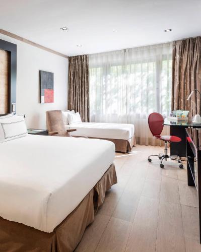 Habitación Triple del hotel Melia Madrid Princesa. Foto 3