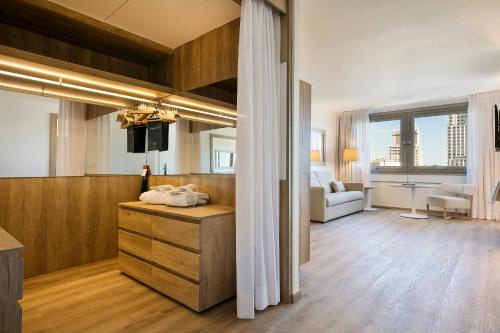 Suite Junior The Level del hotel Melia Madrid Princesa. Foto 4