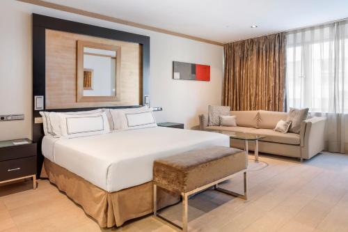 Habitación Familiar del hotel Melia Madrid Princesa. Foto 2
