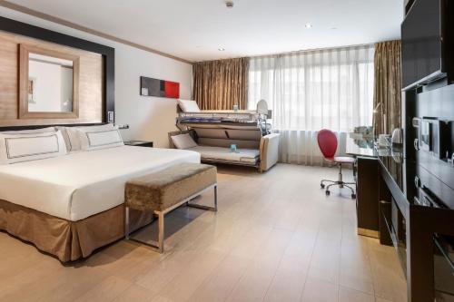Habitación Familiar del hotel Melia Madrid Princesa. Foto 3