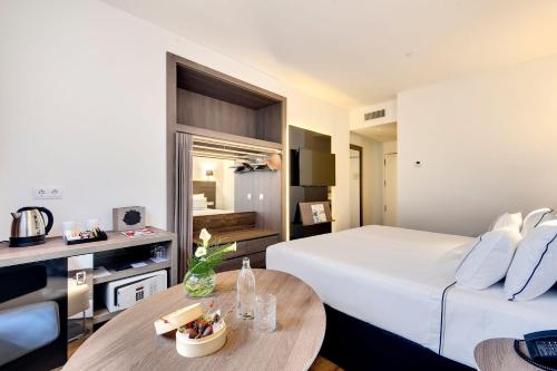 Habitación Doble Estándar - 1 o 2 camas del hotel Melia Madrid Serrano. Foto 1