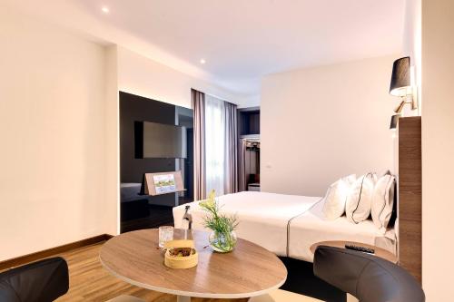 Habitación Doble Premium - 1 o 2 camas del hotel Melia Madrid Serrano. Foto 1