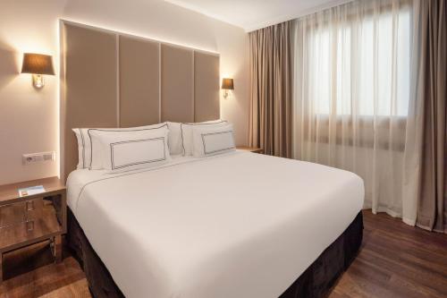 Habitación The Level Premium del hotel Melia Madrid Serrano. Foto 1