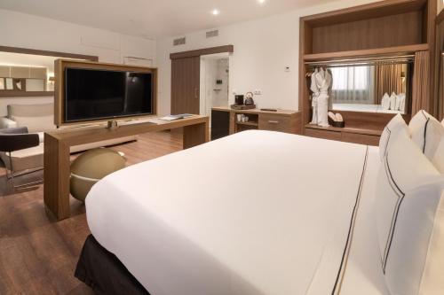 Habitación The Level Premium del hotel Melia Madrid Serrano. Foto 2