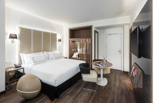 Habitación Triple del hotel Melia Madrid Serrano. Foto 2