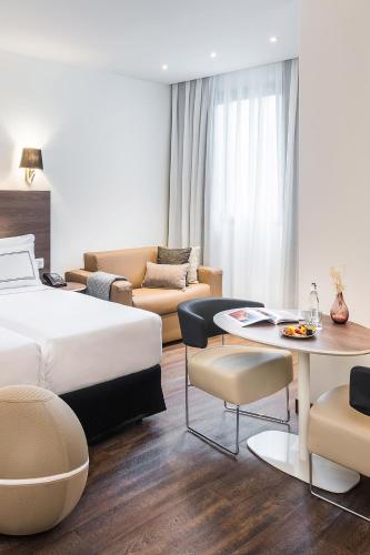 Habitación Triple del hotel Melia Madrid Serrano. Foto 3
