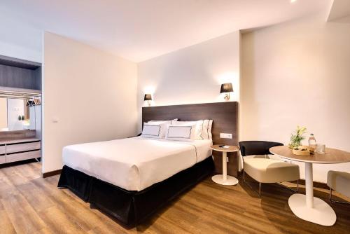 Habitación Premium Comunicada del hotel Melia Madrid Serrano. Foto 3
