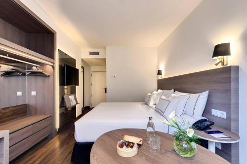 Habitación Meliá con vistas al patio - jardín del hotel Melia Madrid Serrano. Foto 1