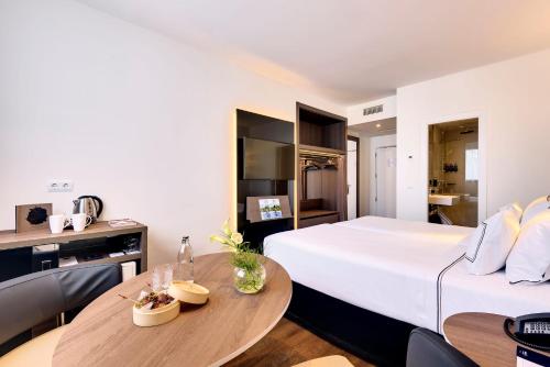 Habitación Meliá con vistas al patio - jardín del hotel Melia Madrid Serrano. Foto 2