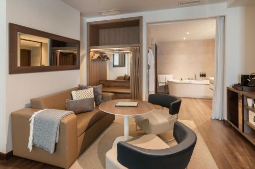 Habitación Premium The Level con bañera del hotel Melia Madrid Serrano. Foto 2