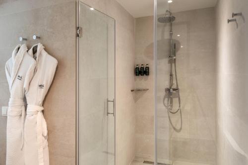 Habitación Premium The Level con bañera del hotel Melia Madrid Serrano. Foto 3