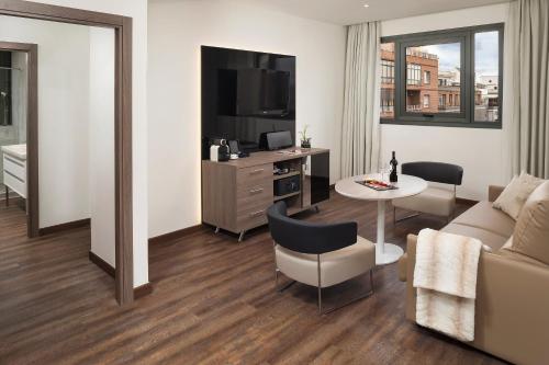 Suite The Level del hotel Melia Madrid Serrano. Foto 3