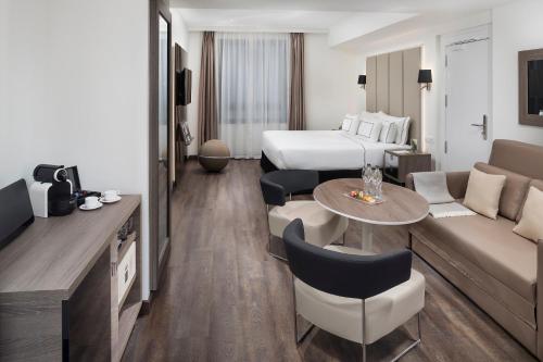 Habitación Premium The Level con bañera del hotel Melia Madrid Serrano. Foto 1