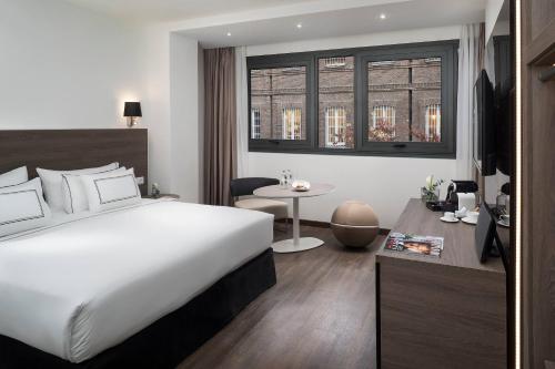Habitación The Level del hotel Melia Madrid Serrano. Foto 3