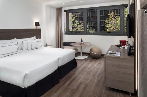 Habitación The Level del hotel Melia Madrid Serrano. Foto 6