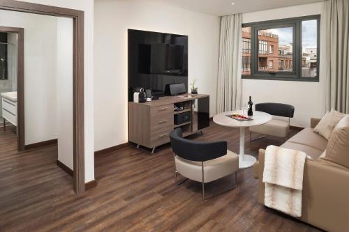 Suite The Level del hotel Melia Madrid Serrano. Foto 1