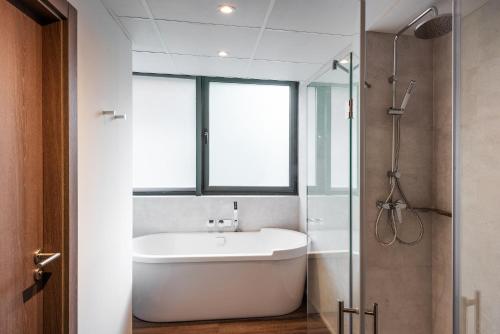 Suite The Level del hotel Melia Madrid Serrano. Foto 5
