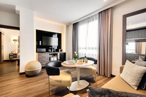 Habitación comunicada Grand Premium The Level del hotel Melia Madrid Serrano. Foto 4