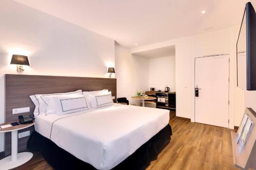 Habitación Doble Premium - 1 o 2 camas del hotel Melia Madrid Serrano. Foto 5