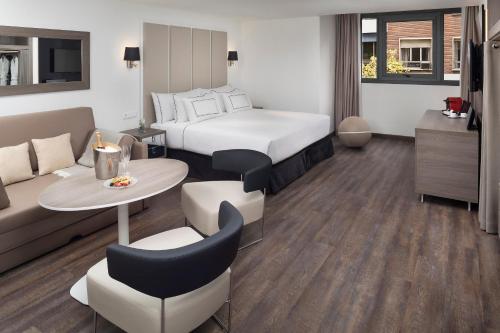 Alojamiento Grand Premium The Level con bañera del hotel Melia Madrid Serrano. Foto 6