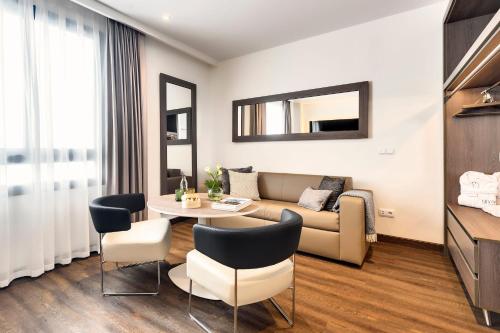 Habitación doble Vista Jardín Interior Vista Patio Premium The Level Grand Normal del hotel Melia Madrid Serrano. Foto 2
