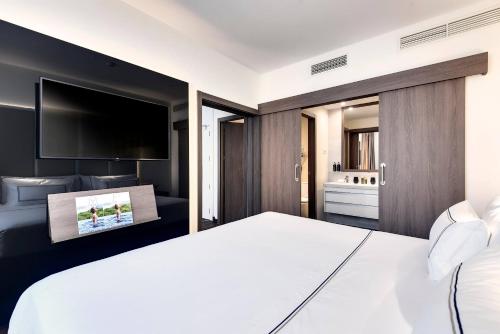 Suite Junior The Level del hotel Melia Madrid Serrano. Foto 1