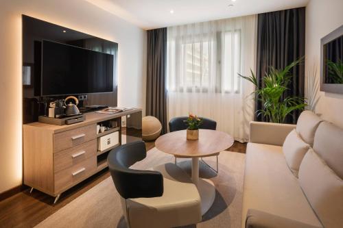 Suite The Level del hotel Melia Madrid Serrano. Foto 1
