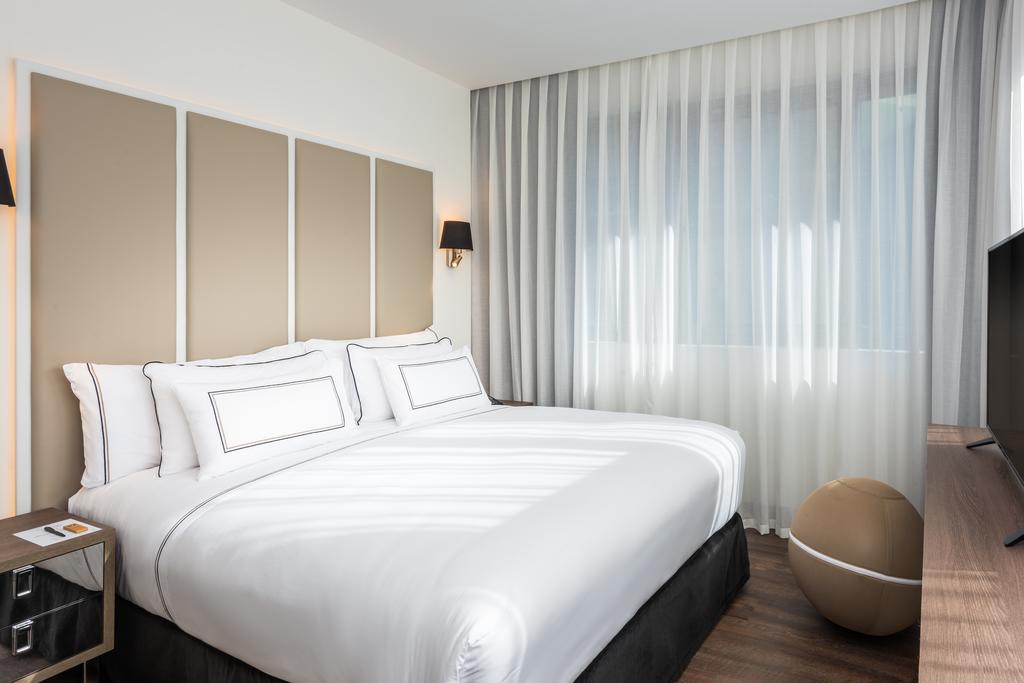 Junior suite del hotel Melia Madrid Serrano. Foto 3