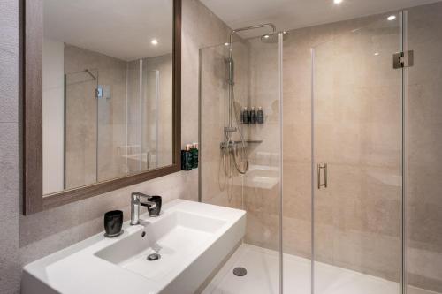 Habitación comunicada Grand Premium The Level del hotel Melia Madrid Serrano. Foto 4