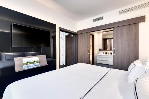 Habitación comunicada Grand Premium The Level del hotel Melia Madrid Serrano. Foto 17