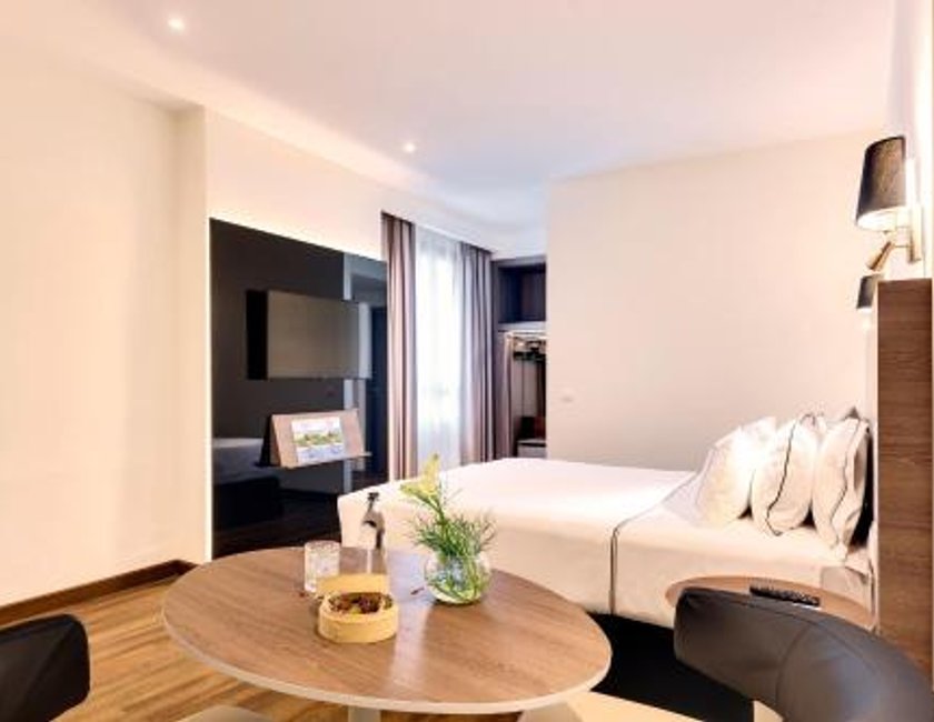 Habitación Doble Premium - 1 o 2 camas del hotel Melia Madrid Serrano. Foto 1