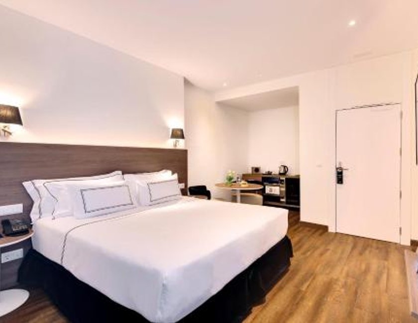 Habitación Doble Premium - 1 o 2 camas del hotel Melia Madrid Serrano. Foto 3