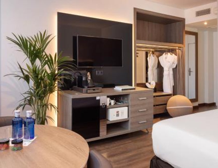 Habitación The Level del hotel Melia Madrid Serrano. Foto 2