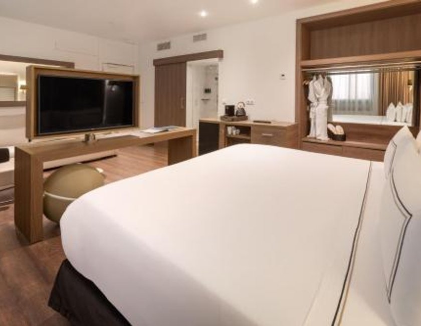 Habitación The Level Premium del hotel Melia Madrid Serrano. Foto 2