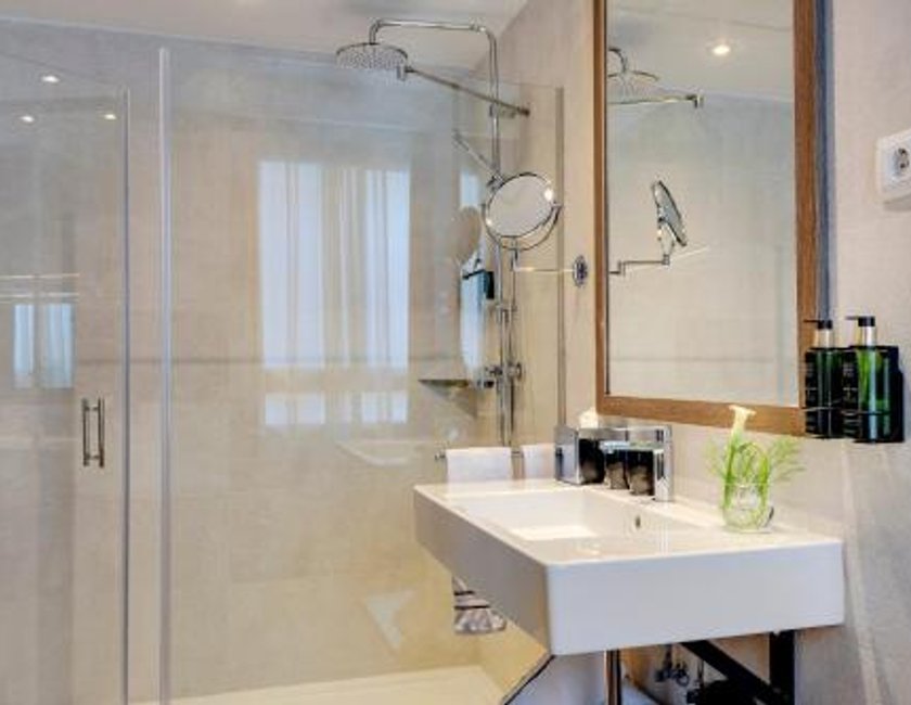 Habitación Doble Supreme del hotel Melia Madrid Serrano. Foto 4