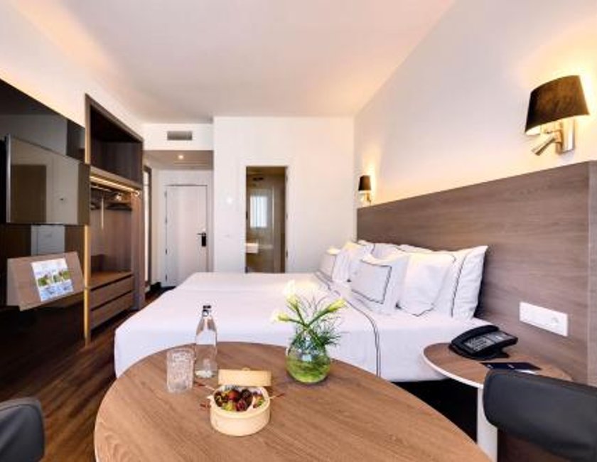 Habitación Premium Comunicada del hotel Melia Madrid Serrano