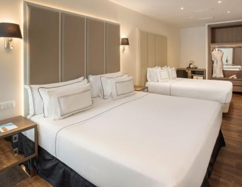 Habitación Familiar del hotel Melia Madrid Serrano. Foto 1