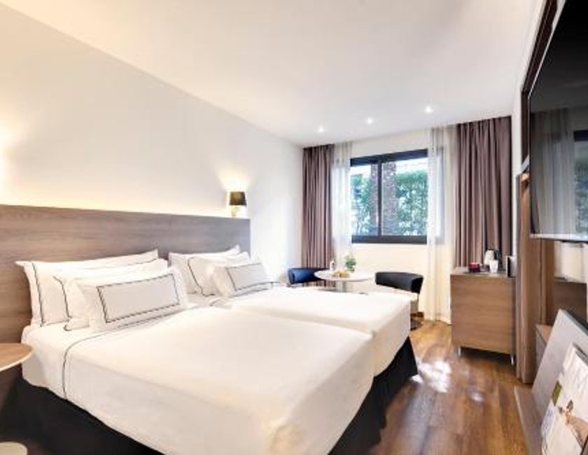 Habitación Meliá con vistas al patio - jardín del hotel Melia Madrid Serrano