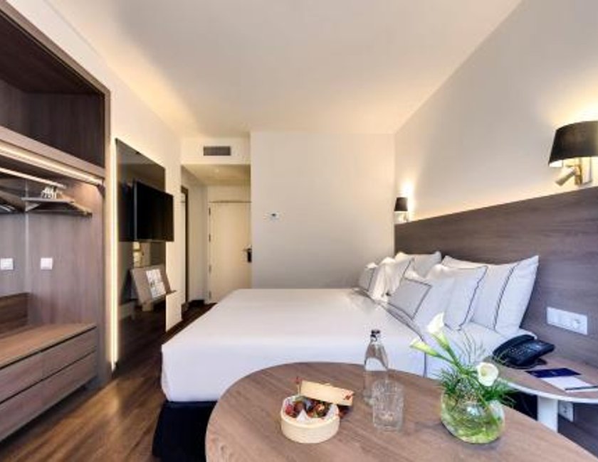 Habitación Meliá con vistas al patio - jardín del hotel Melia Madrid Serrano. Foto 1