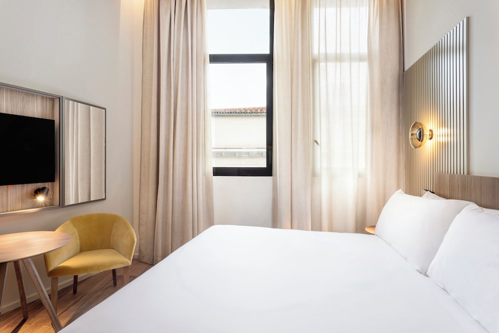 Superior Connected Triple Rooms del hotel Casa de Las Artes, member of Meliá Collection. Foto 6