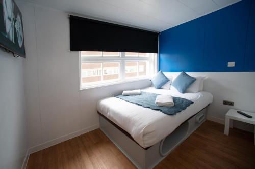 Habitación Doble Pequeña con ventana del hotel Citi Luton