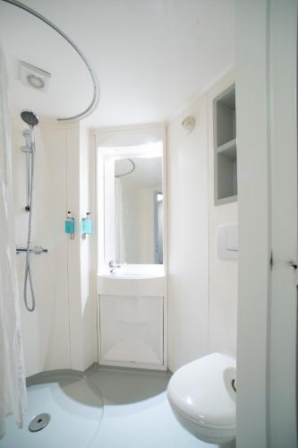 Habitación Doble Pequeña con ventana del hotel Citi Luton. Foto 4