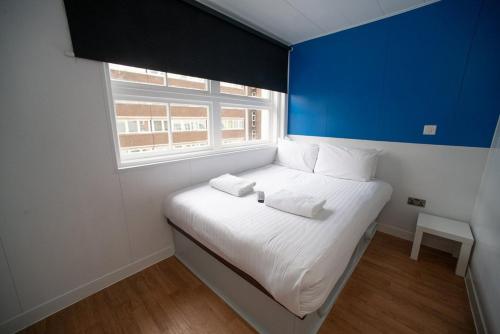 Habitación Doble Pequeña con ventana del hotel Citi Luton. Foto 5