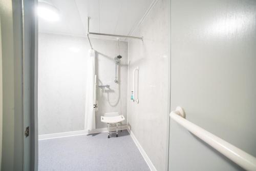 Habitación Doble adaptada para personas con movilidad reducida del hotel Citi Luton. Foto 4