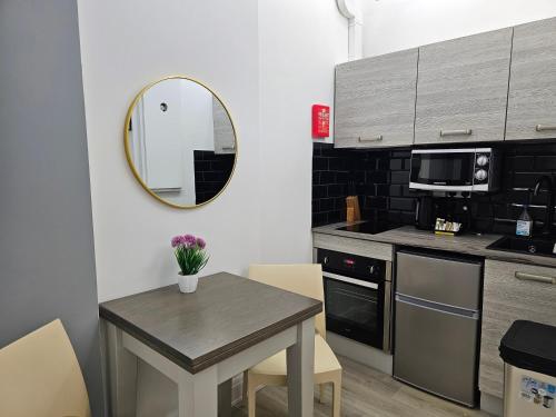 Habitación Doble - 2 camas del hotel London Stay Apartments. Foto 4