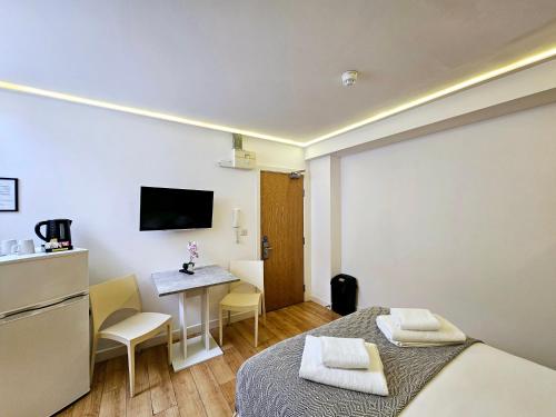 Habitación Doble Económica del hotel London Stay Apartments. Foto 11