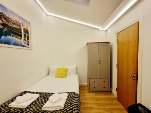 Habitación Individual Económica del hotel London Stay Apartments. Foto 3