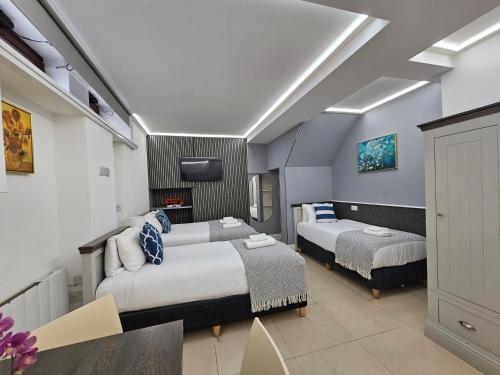 Habitación cuádruple del hotel London Stay Apartments. Foto 6